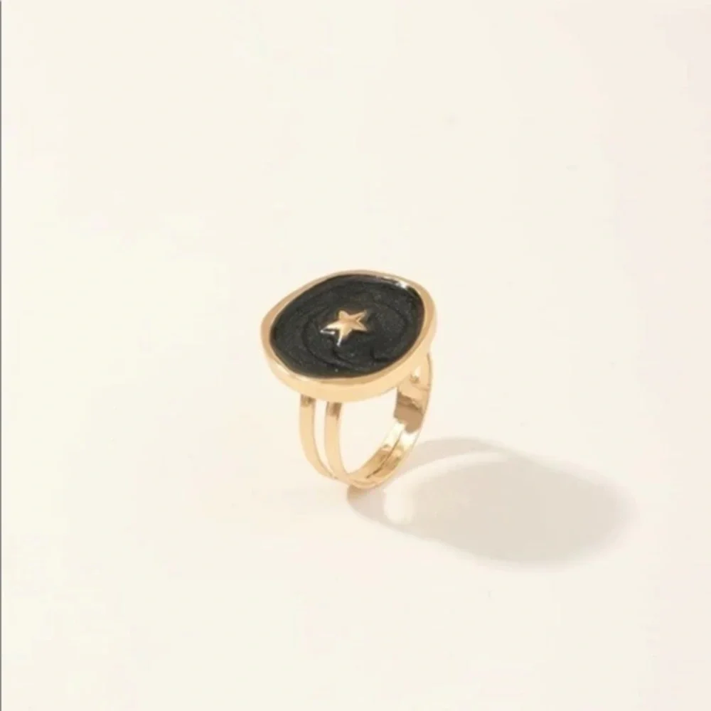 Urban Outfitters 💛 star
